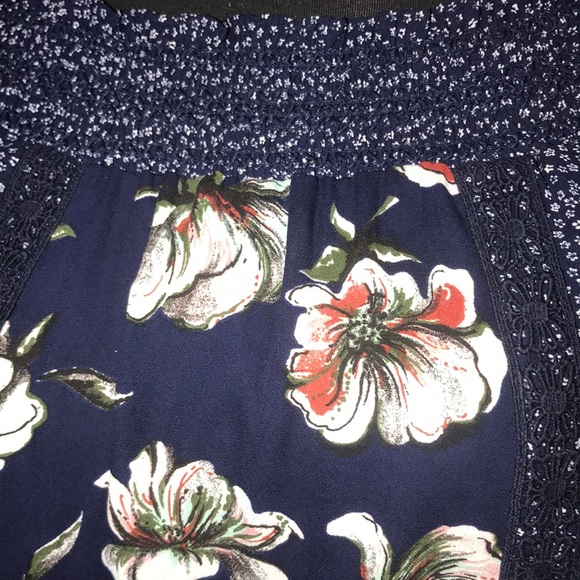 AVENUE OFF SHOULDER FLORAL PRINT BELL SLEEVE TOP - Picture 2 of 6